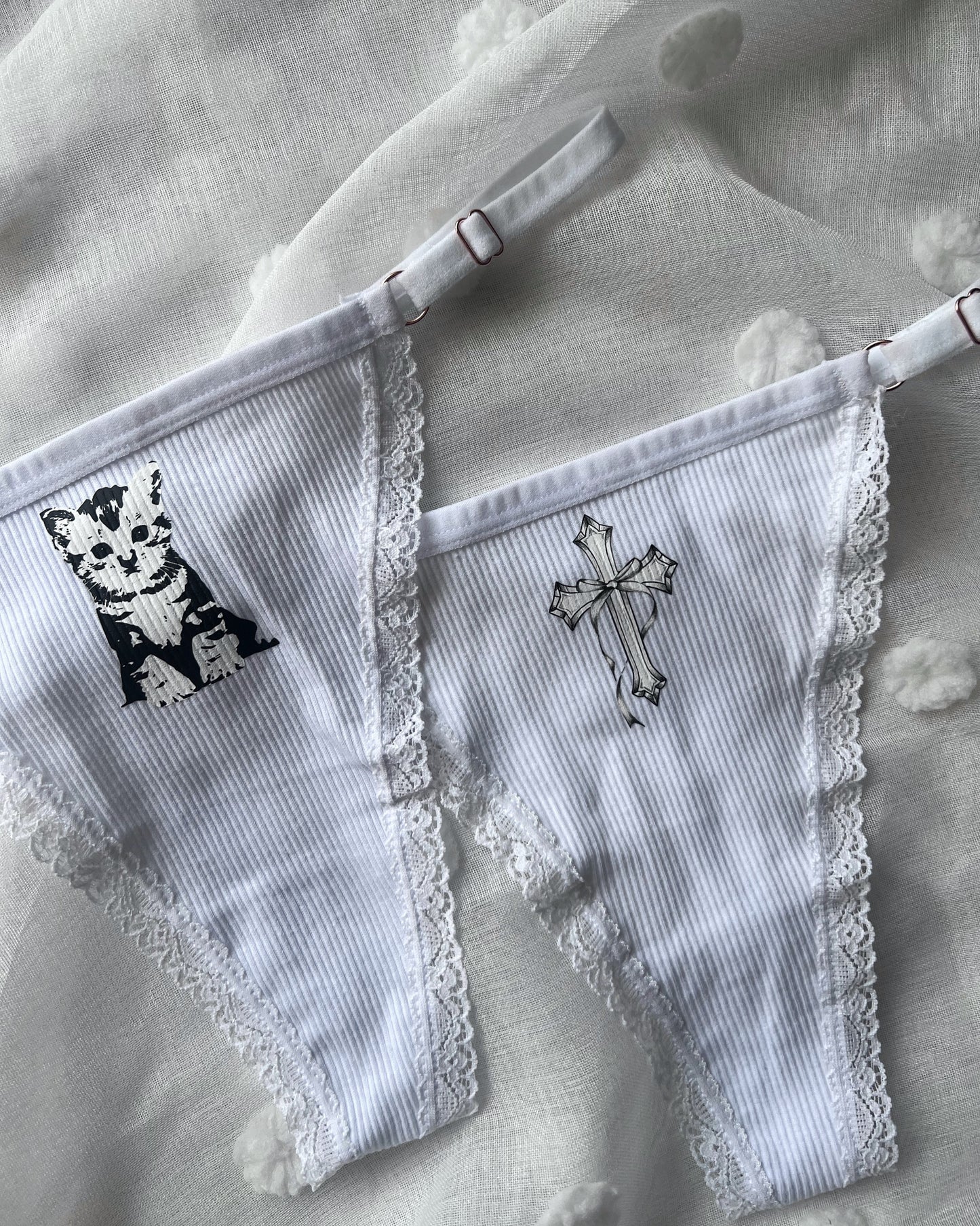 White panties (2 pieces)